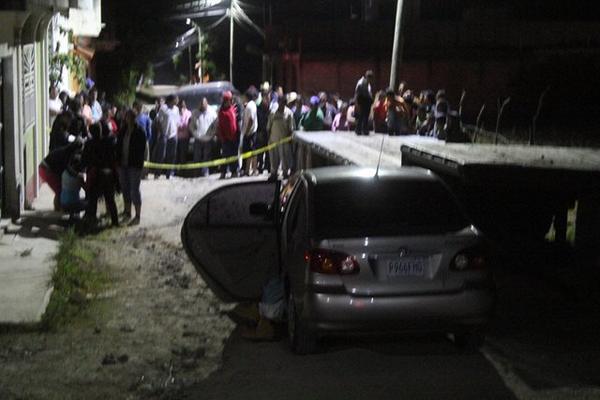 Las autoridades investigan el incidente armado. (Foto Prensa Libre: Hugo Oliva).