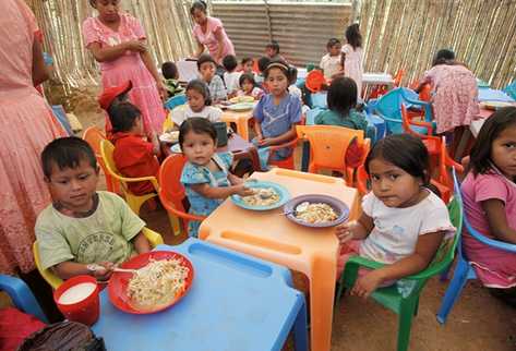 Varias organizaciones no gubernamentales y empresas privadas apoyan en la nutrición de niños en Las Tablas, Chiquimula. (Foto Prensa Libre: Archivo)
