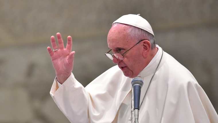 El papa Francisco dijo estar conmocionado tras los ataques. (Foto Prensa Libre: AFP).