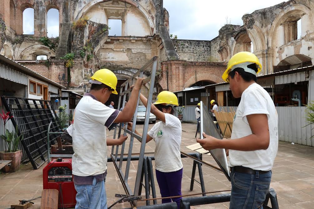 El donativo de la Cooperación Española pudo haber sido dirigida al funcionamiento de la Escuela Taller Municipal, cuyos estudiantes aprenden construcción. (Foto Prensa Libre: Julio Sicán)