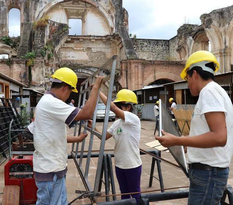 El donativo de la Cooperación Española pudo haber sido dirigida al funcionamiento de la Escuela Taller Municipal, cuyos estudiantes aprenden construcción. (Foto Prensa Libre: Julio Sicán)