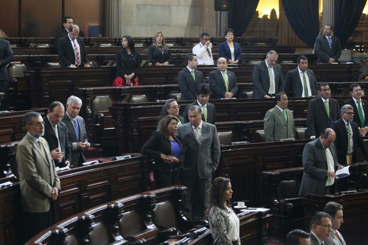 El quórum fue roto por diputados oficialitas, de MR y Todos, cuando presentaron una moción contra las comisiones extraordinarias. (Foto Prensa Libre: Érick Ávila)