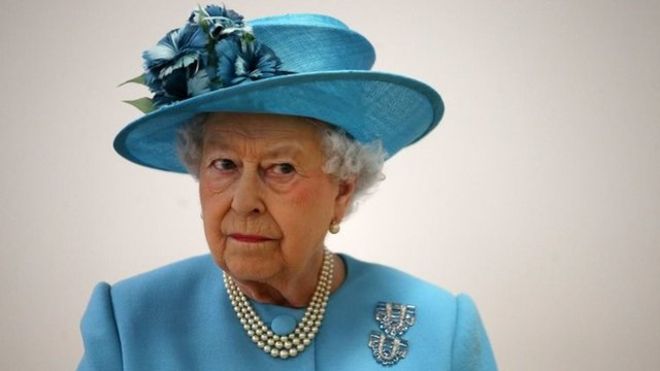 La reina Isabel II de Inglaterra continúa siendo la principal figura política de más de 50 países y territorios, pero su cargo no es hereditario. PA