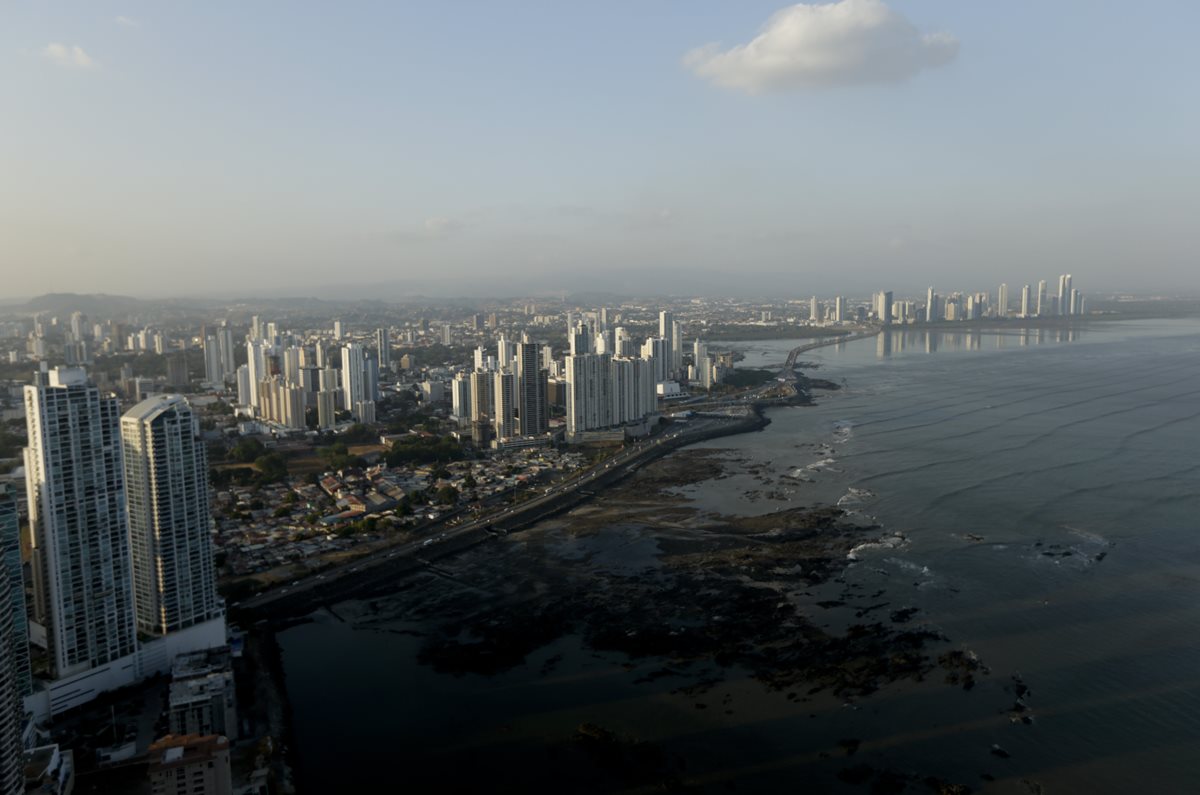 El caso "Panama Papers" involucra a destacados políticos y funcionarios del mundo. (Foto Prensa Libre: AP).