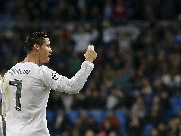 Cristiano Ronaldo festeja durante el partido ante el Malmö. (Foto Prensa Libre: EFE)