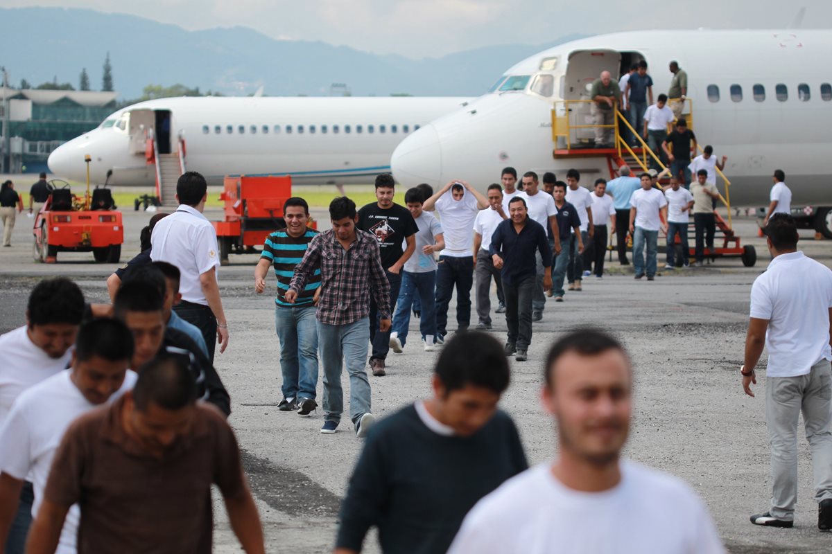 La Organización Internacional para las Migraciones señala que alrededor de un millón y medio de guatemaltecos viven en el extranjero. (Foto Prensa Libre: Hemeroteca PL)