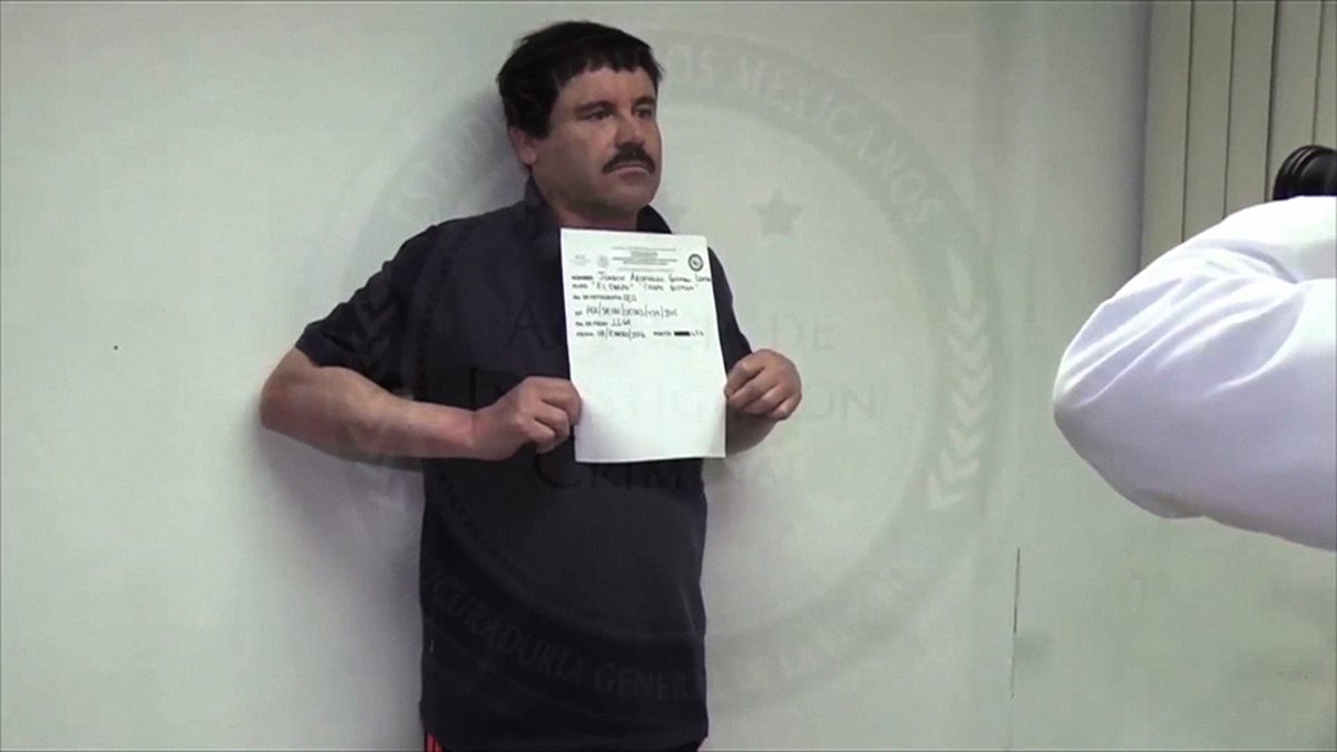 En esta fotografia de enero del 2016, el Chapo Guzmán es registrado en en la cárcel del Altiplano. (Foto Prensa Libre: AFP).