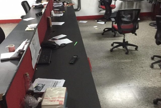 En diciembre del 2015 fueron robadas 26 computadoras de la revista Crónica. (Foto Prensa Libre: Hemeroteca)