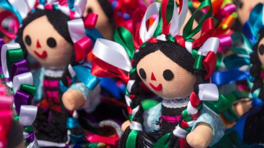 Las muñecas de trapo otomíes son elaboradas en el estado de Querétaro, en el centro de México. GETTY IMAGES