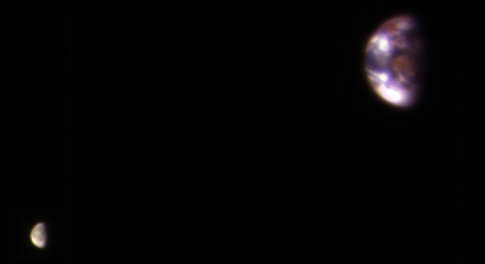 La imagen es una composición hecha por la NASA entre las mejores fotos que tomó la Sonda de Reconocimiento de Marte. (NASA/CALTECH/UNIVERSIDAD DE ARIZONA)