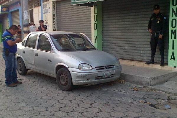 El locutor se encontraba dentro del vehículo con placas 284CBZ. (Foto Prensa Libre: Erick de la Cruz)