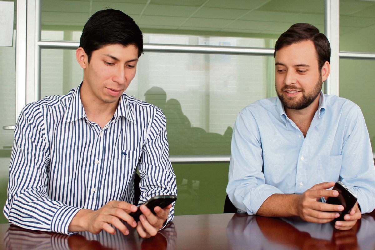 SAMUEL RODAS y Ricardo Rodríguez, creadores de la aplicación para teléfonos inteligentes.