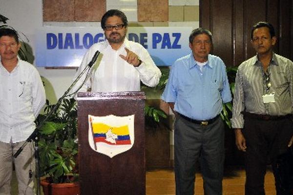 Farc presenta a nuevos integrantes de diálogos de Paz en La Habana,Cuba.(Foto Prensa Libre:EFE)<br _mce_bogus="1"/>