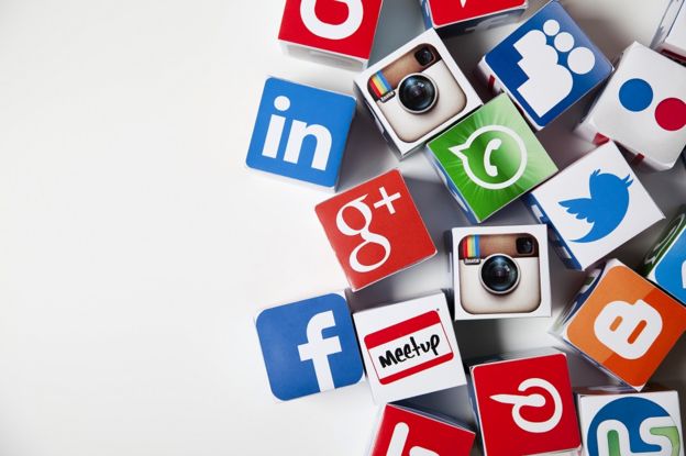 Google y Facebook son propietarias de una gran cantidad de aplicaciones y redes sociales. (Foto Prensa Libre: GETTY IMAGES)
