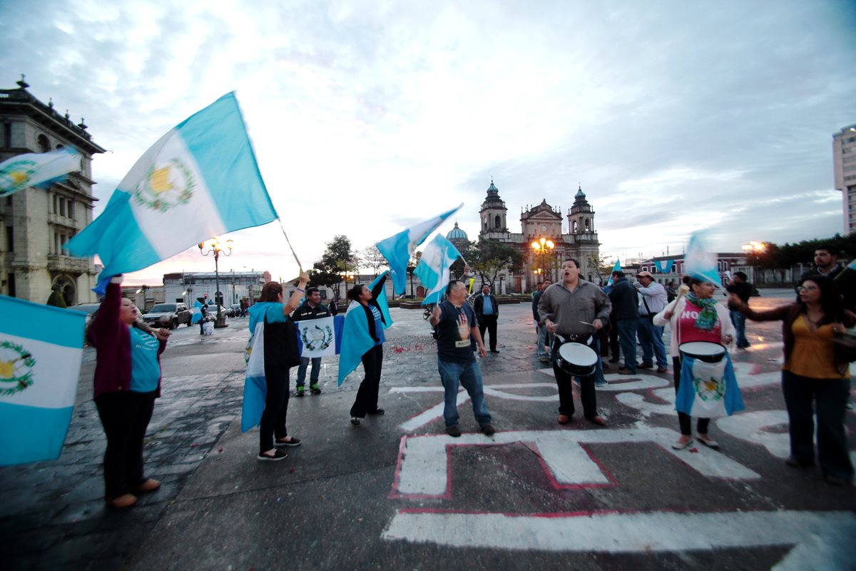 Guatemaltecos celebraron hoy la renuncia de Otto Pérez Molina. (Foto PL-Erick Avila)