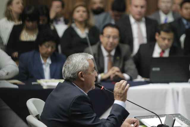 El expresidente Otto Pérez Molina declaró ante el Juzgado de Mayor Riesgo B, durante una hora y 30 minutos. (Foto Prensa Libre: Edwin Bercián)