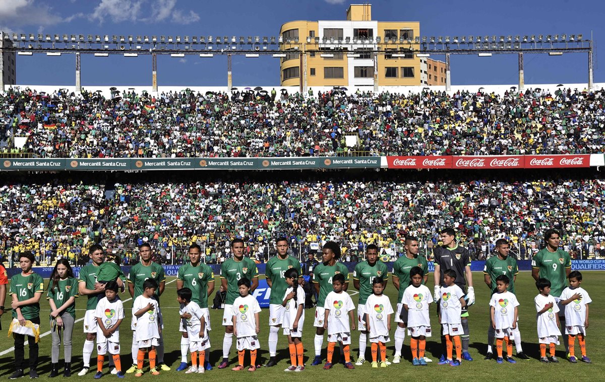 Las selecciones de Bolivia y Brasil empataron en duelo realizado en La Paz, Bolivia. (Foto Prensa Libre: AFP)