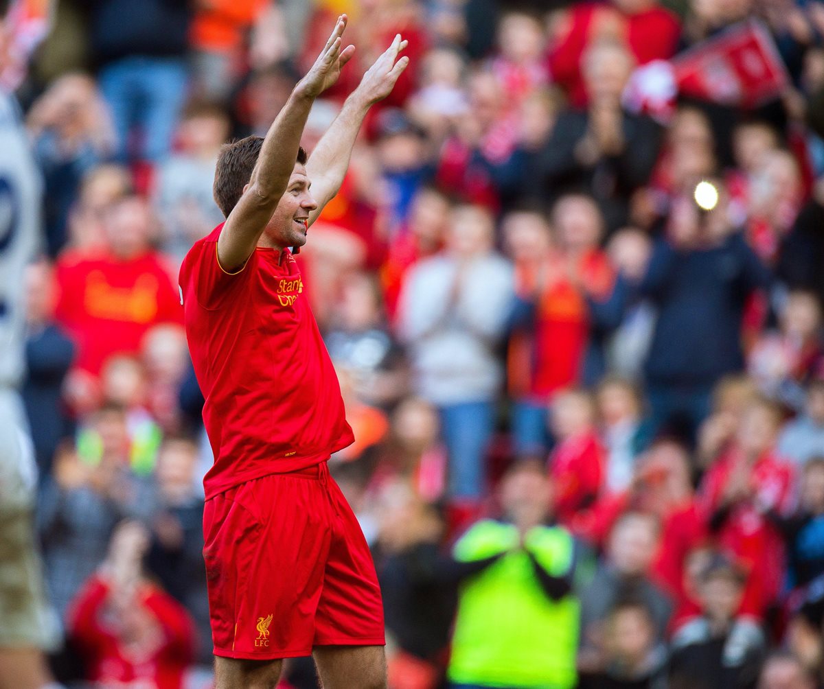 Gerrard volvió a Anfield y dio una exhibición. (Foto Prensa Libre: EFE)