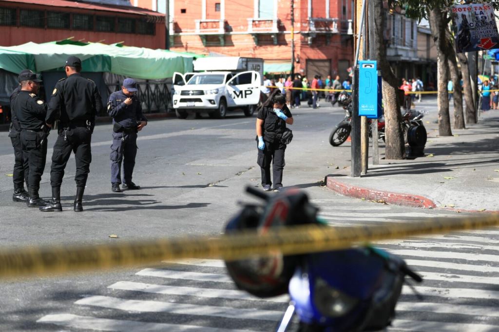 El área metropolitana es la zona con mayor incidencia de violencia en Guatemala. Solo hoy cinco personas perdieron la vida a balazos. (Foto Prensa Libre: Carlos Hernández)