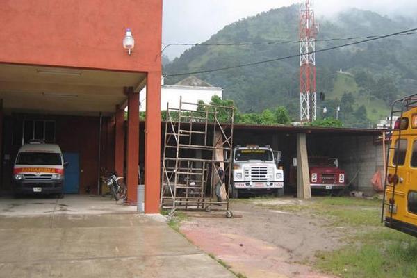 Socorristas de  la 71 Compañía de  Mataquescuintla, Jalapa, afrontan problemas por un sinnúmero de llamadas falsas. (Foto Prensa Libre: Oswaldo Cardona)