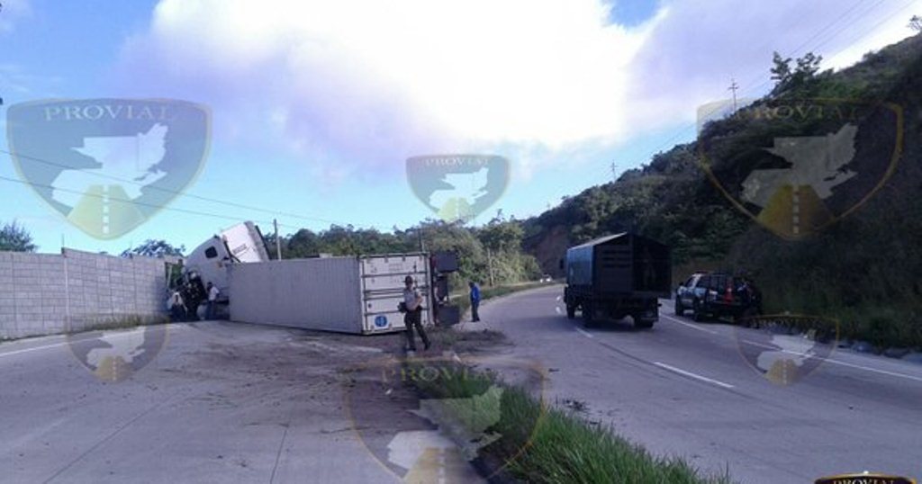 Lugar donde ocurrió el percance en San Antonio La Paz, El Progreso. (Foto Prensa Libre: Provial).