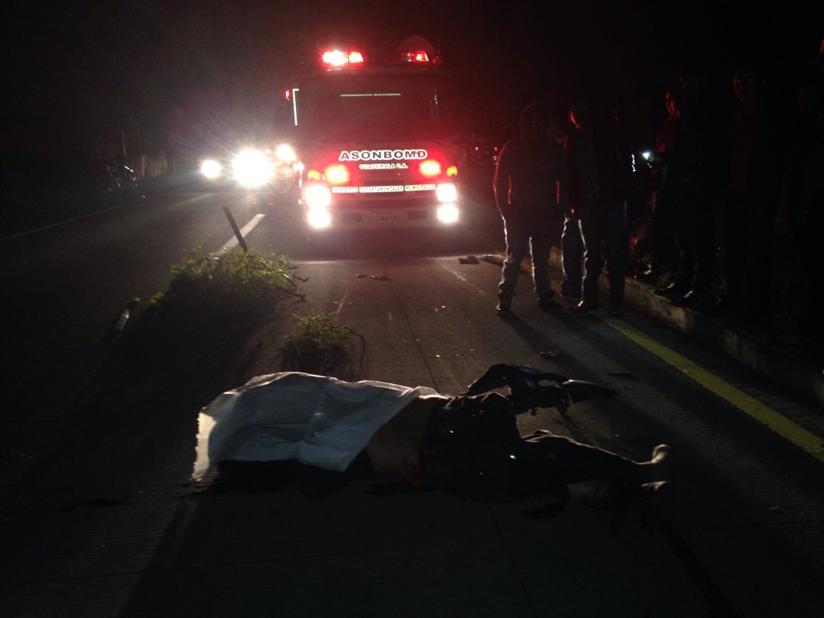El accidente en el kilómetro 75 ruta interamericana dejo una persona muerte.(Foto Prensa Libre:José Rosales)