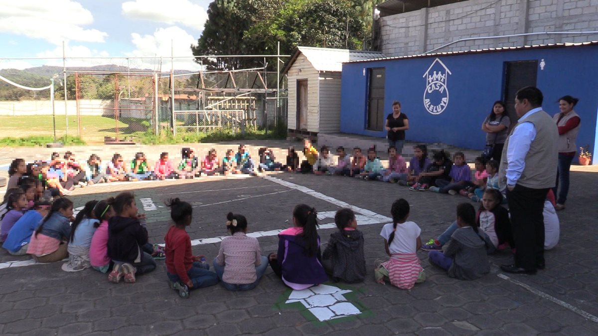 "Es gratificante ayudar a los demás". (Foto Prensa Libre. Juan Carlos Rivera)
