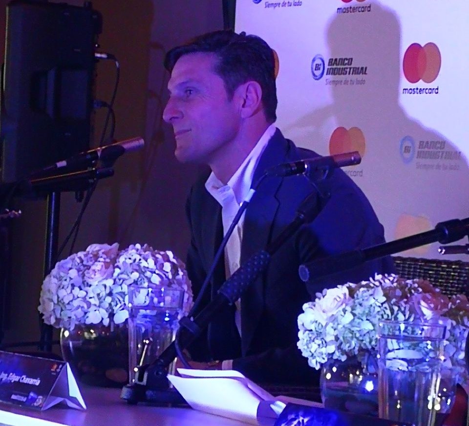 Javier Zanetti está de visita en Guatemala y conversó acerca de sus vivencias con la selección de Argentina y el Inter de Milán. (Foto Prensa Libre: Milton Meléndez)