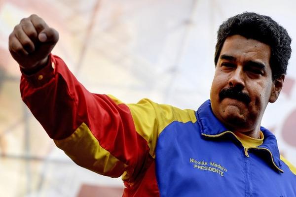 Movimientos socialistas y revolucionarios saludan con el puño. De ejemplo, Nicolás Maduro, presidente de Venezuela (Foto Prensa Libre: AFP / Getty Images).