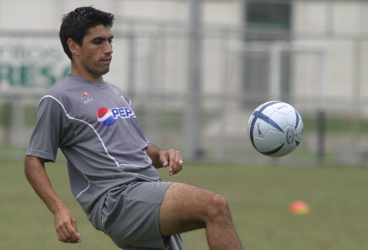 Mauricio Solís estuvo en dos temporadas con Comunicaciones. (Foto Prensa Libre: Hemeroteca PL)