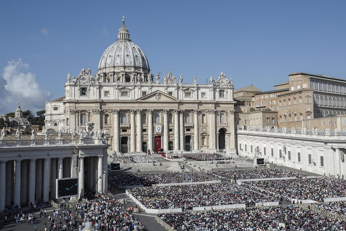 Grupo de cardenales rechazan que se abra un McDonalds frente al Vaticano. (Foto Prensa Libre: AFP)