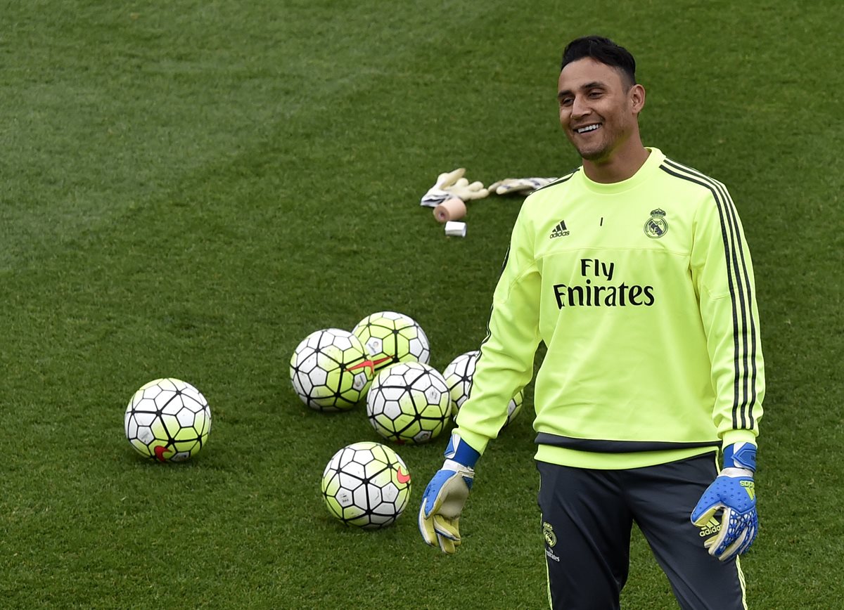 El portero tico, Keylor Navas, durante el último entrenamiento del Real Madrid antes del compromiso de mañana contra el Manchester City. (Foto Prensa Libre: AFP)