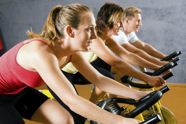 El cuerpo se mantiene saludable con el spinning.