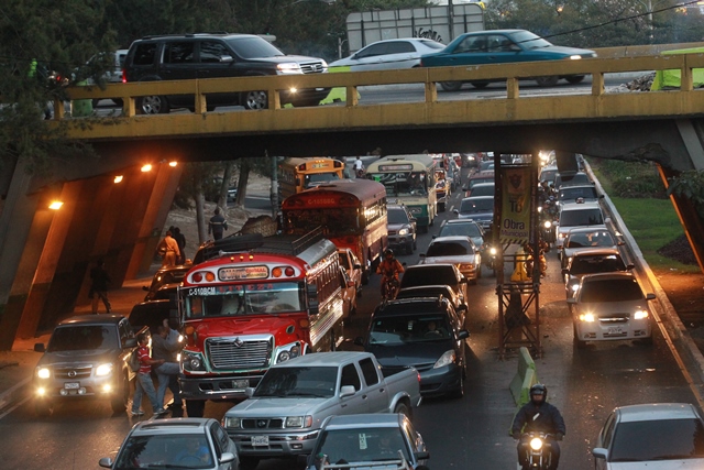 Puente Norte del anillo Periférico que conecta con Majadas será ampliado. (Foto Prensa Libre: Hemeroteca PL)