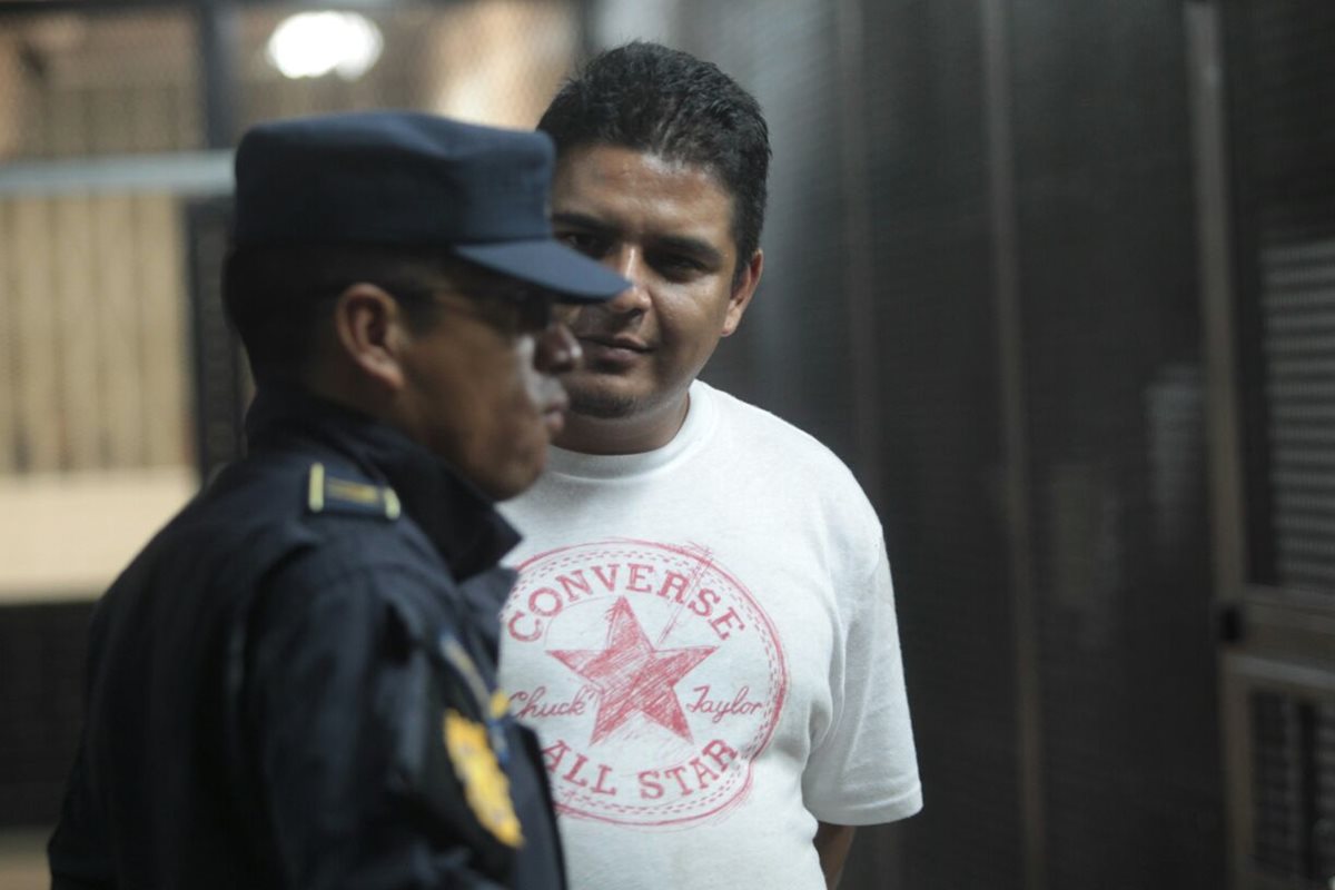 Luis Augusto Calderón, supuesto líder pandillero, fue recapturado este miércoles por la Policía Nacional Civil. (Foto Prensa Libre: Érick Ávila)
