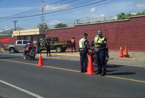 Operativos se desarrollan en distintos puntos de la ciudad. (Foto Prensa Libre: Erick Ávila)