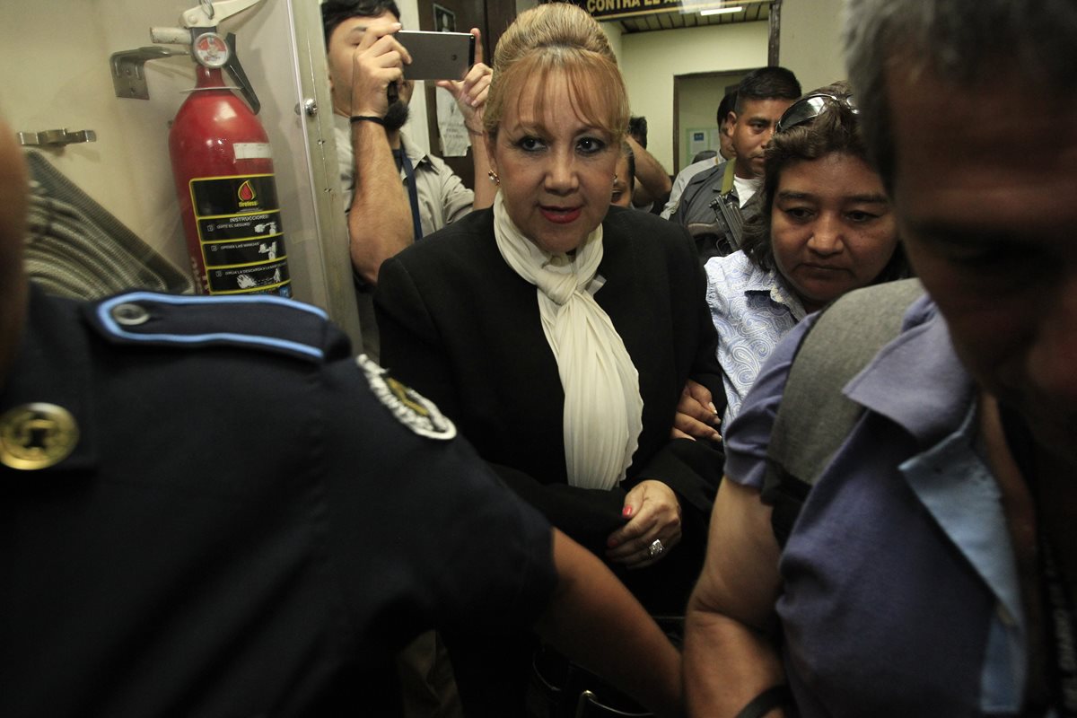 Blanca Stalling al salir de Tribunales el pasado martes. Foto Prensa Libre: Hemeroteca PL.