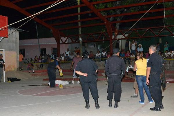 El concurso de belleza Flor de Feria de la aldea El Jute, en Usumatlán, Zacapa, terminó en tragedia la madrugada de este domingo, ya que tras una discusión entre varias personas pereció baleado Lázaro Hernández Pérez, de 54 años.