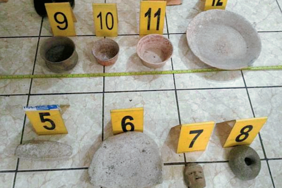 Piezas arqueológicas fueron halladas en una vivienda en la aldea Santa Catarina Bobadilla, Antigua Guatemala, Sacatepéquez (Foto Prensa Libre: MP)