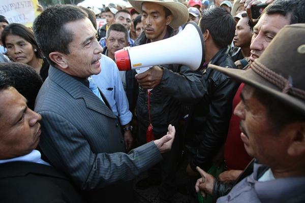 Expatrulleros que piden el desembolso del presupuesto agredieron al parlamentario en una jornada de protestas