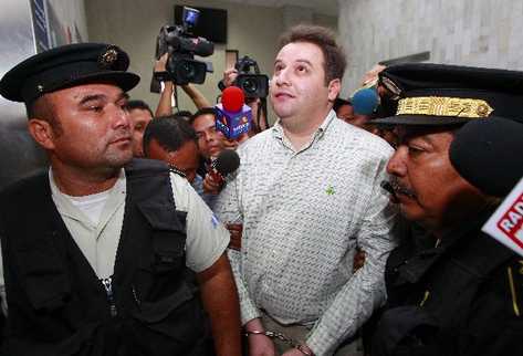 Roberto Barreda de León sale de la audiencia en el Juzgado Primero A de Mayor Riesgo.