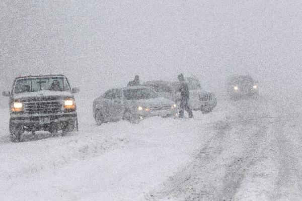 Sectores de EE. UU. son afectados por nieve. (Foto Prensa Libre: AP)