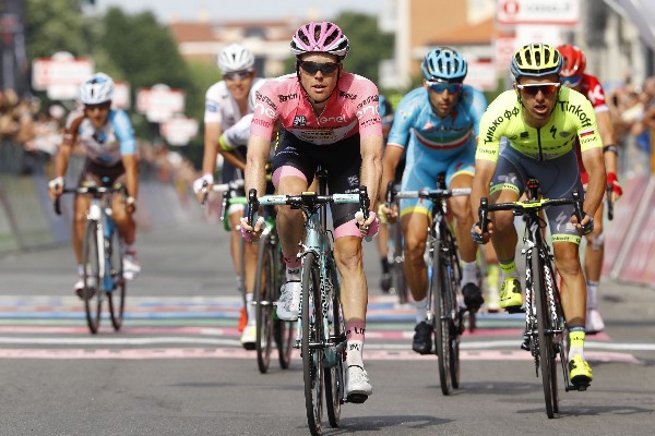 Steven Kruijswijk, líder del Giro de Italia, finaliza la etapa de hoy sin ninguna complicación. (Foto Prensa Libre: AFP)
