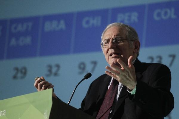 El economista guatemalteco, quien reside en Washington, enfatizó que el trabajo entre el sector empresarial y el Gobierno pueden generar desarrollo y eliminar los índices de pobreza.