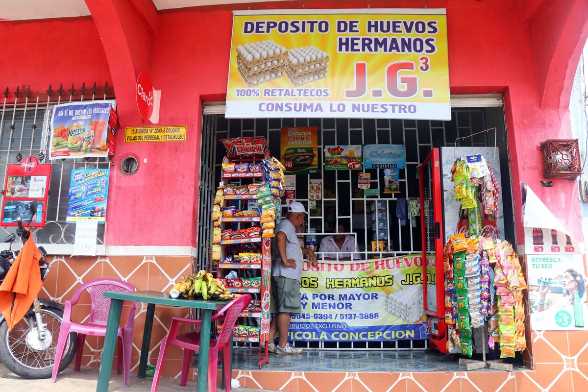 El depósito Hermanos J.G.3, se llama así porque el propietario tiene tres hijos. (Foto Prensa Libre: Rolando Miranda)