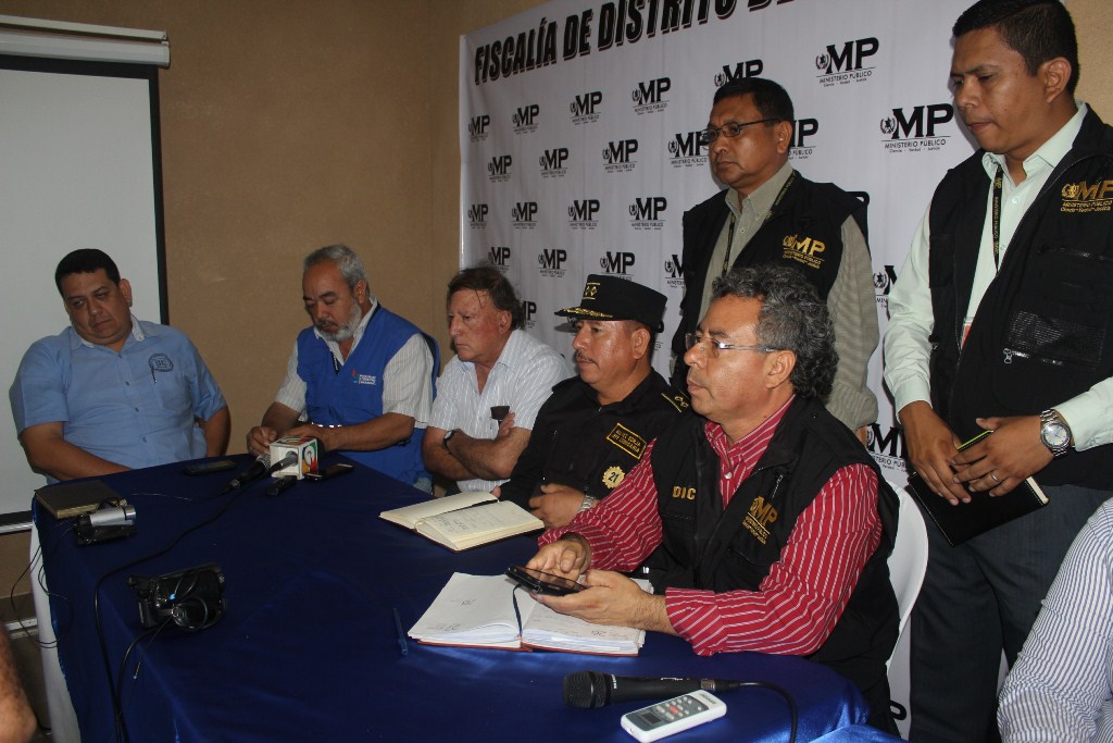 Integrantes de distintas instituciones informan acerca del plan de seguridad para comicios. (Foto Prensa Libre: Óscar González)