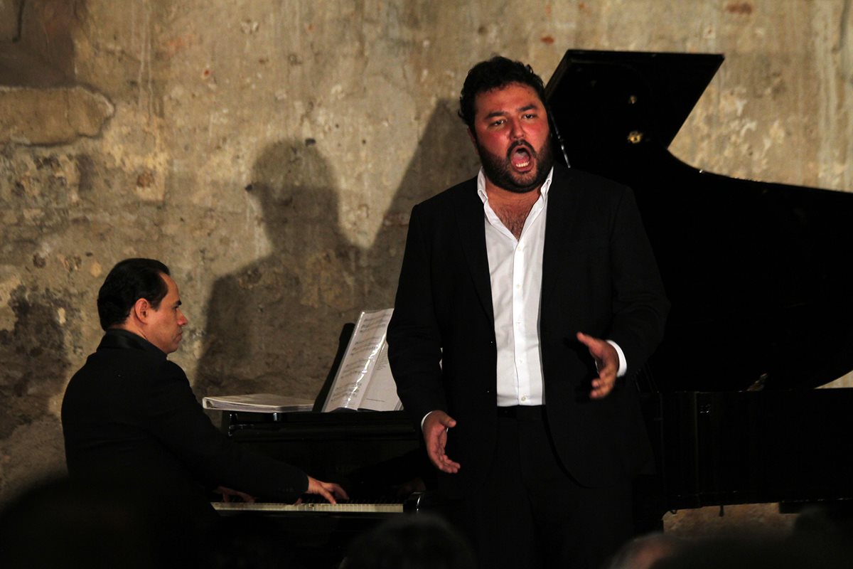 La presentación del tenor Mario Chang fue a benefico de la Serenata de la Asunción que se llevará a cabo el próximo 16 de agosto. (Foto Prensa Libre: Miguel López)