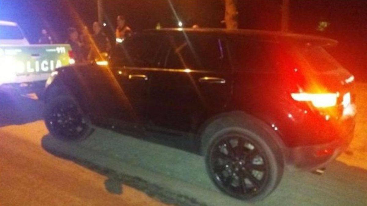 El carro del hermano de Messi, en el que no encontraron el arma, pero si droga para consumo. (Foto Prensa Libre: Twitter Minuto G)