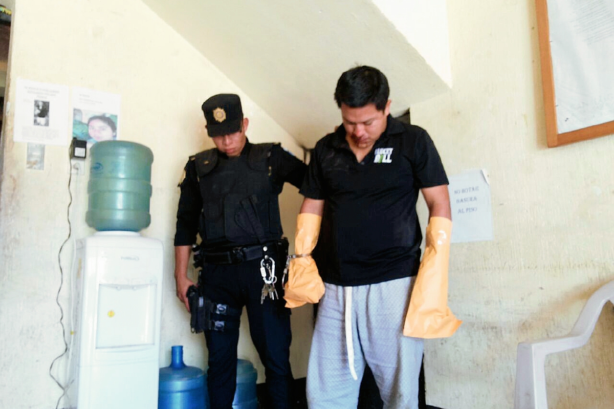 Josué Ariel Sapón fue apresado en San Lucas Sacatepéquez, sindicado de haber dado muerte a una mujer. (Foto Prensa Libre: Renato Melgar)