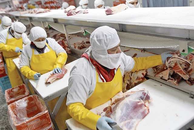 la empresa Delicarnes S.A. cuenta con certificaciones, tecnología y personal calificado para el procesamiento y empaque de carne de res lista para exportar.